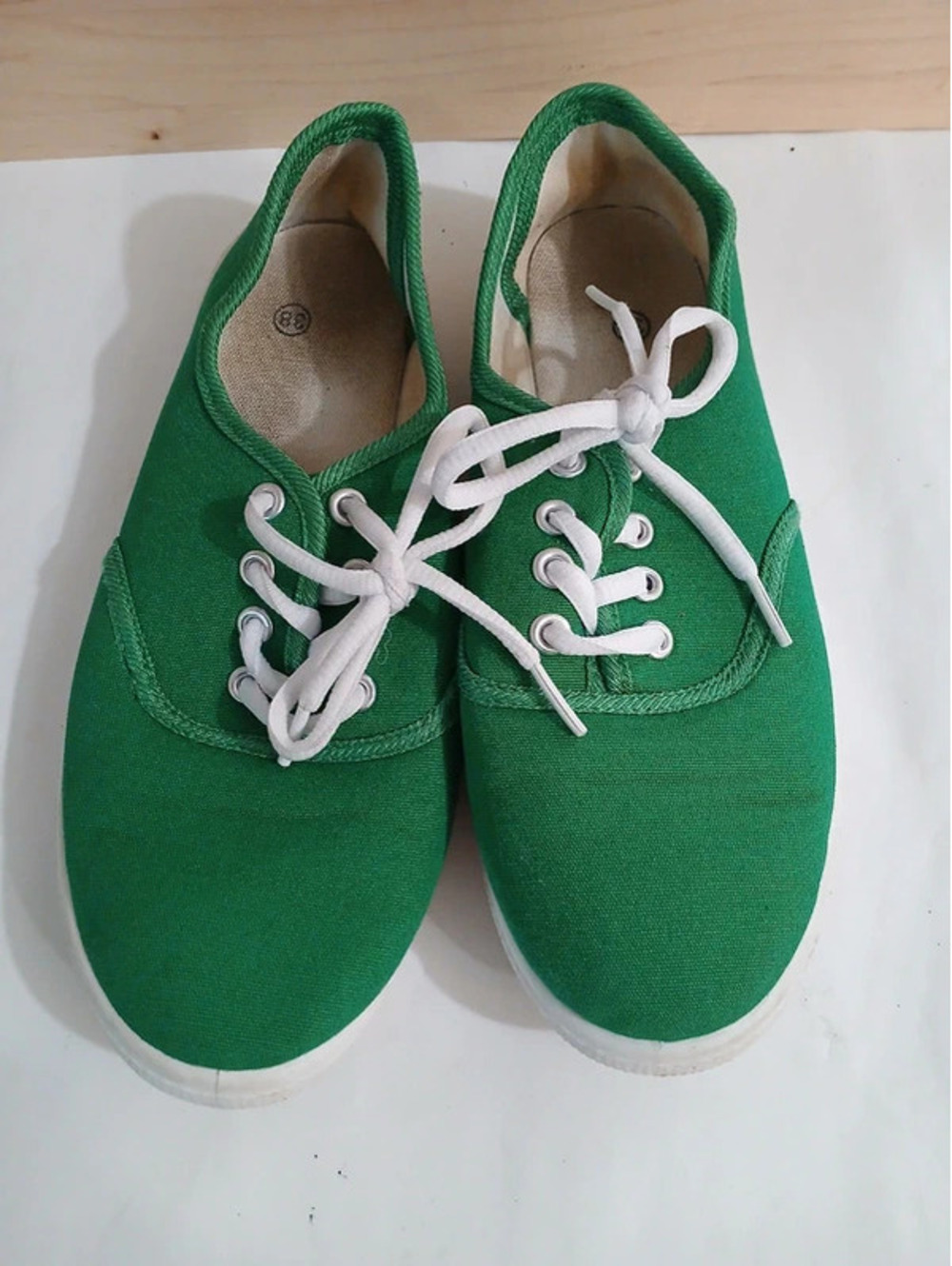 green size 38 canvas low-top lace-up sneakers 7.5-8
